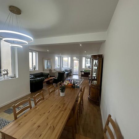 North London A Spacious 7 Bedroom House Accommodating Up To 18 People Complete With Own Gym And Table Tennis Екстериор снимка