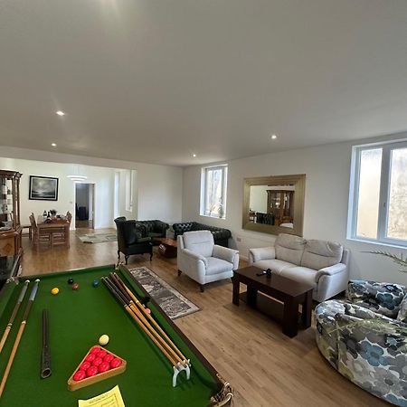 North London A Spacious 7 Bedroom House Accommodating Up To 18 People Complete With Own Gym And Table Tennis Екстериор снимка