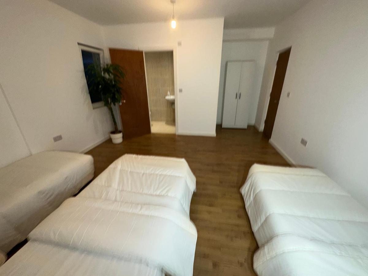 North London A Spacious 7 Bedroom House Accommodating Up To 18 People Complete With Own Gym And Table Tennis Екстериор снимка