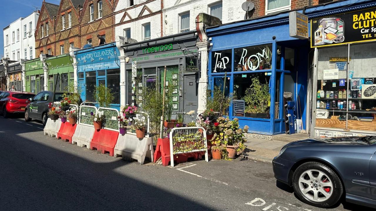 North London A Spacious 7 Bedroom House Accommodating Up To 18 People Complete With Own Gym And Table Tennis Екстериор снимка