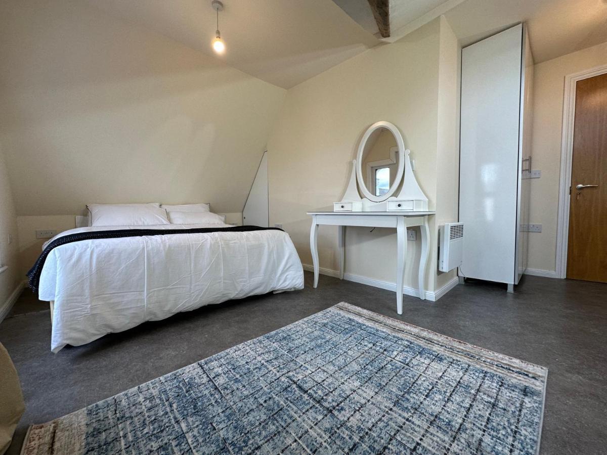 North London A Spacious 7 Bedroom House Accommodating Up To 18 People Complete With Own Gym And Table Tennis Екстериор снимка