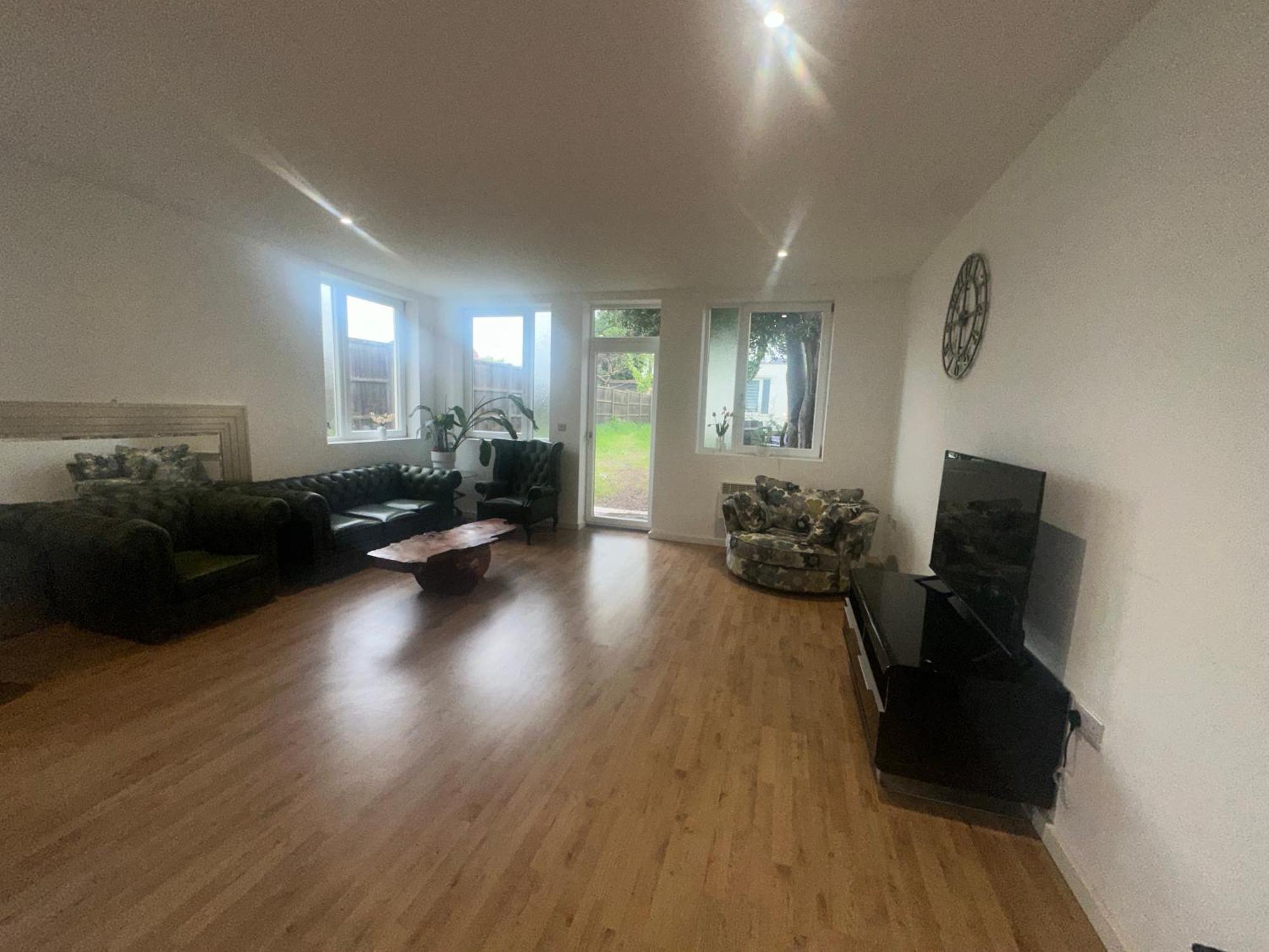North London A Spacious 7 Bedroom House Accommodating Up To 18 People Complete With Own Gym And Table Tennis Екстериор снимка